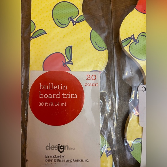 New in Package 11 piece Teacher Apple Bulletin Board Package - Picture 5 of 5
